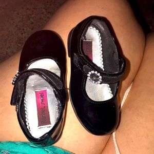 Rachel shoe size 6m
